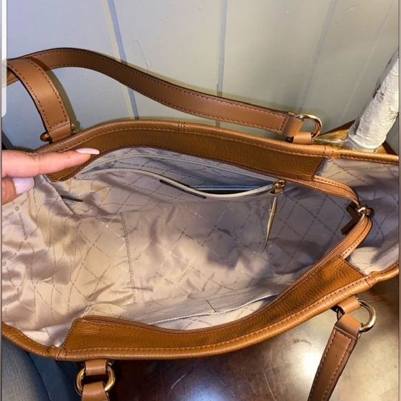 Michael Kors Brynn Extra Large Tole - Picture 3 of 6